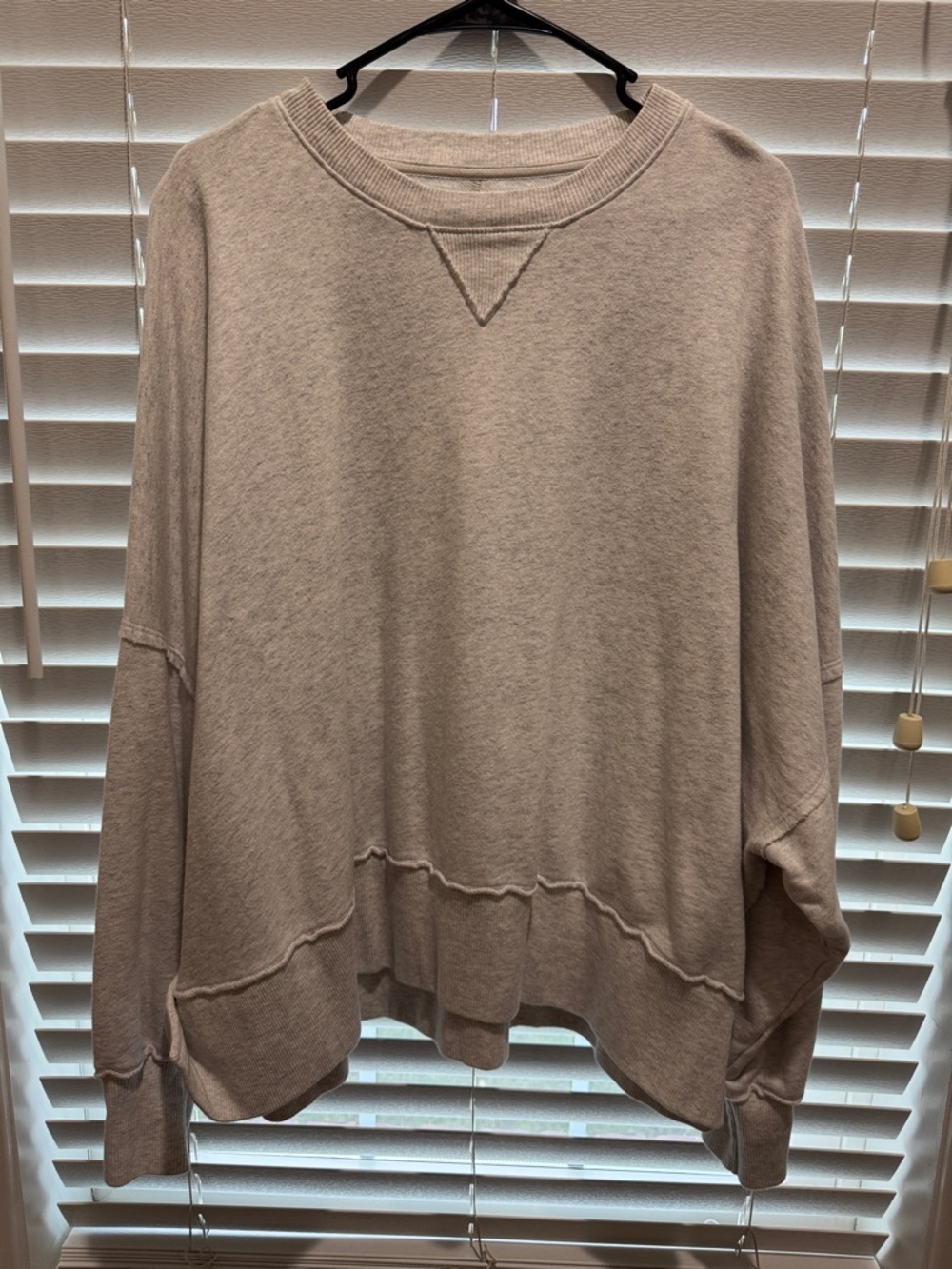 American Eagle Outfitters Relaxed Scoop-Neck Sweater in light Grey